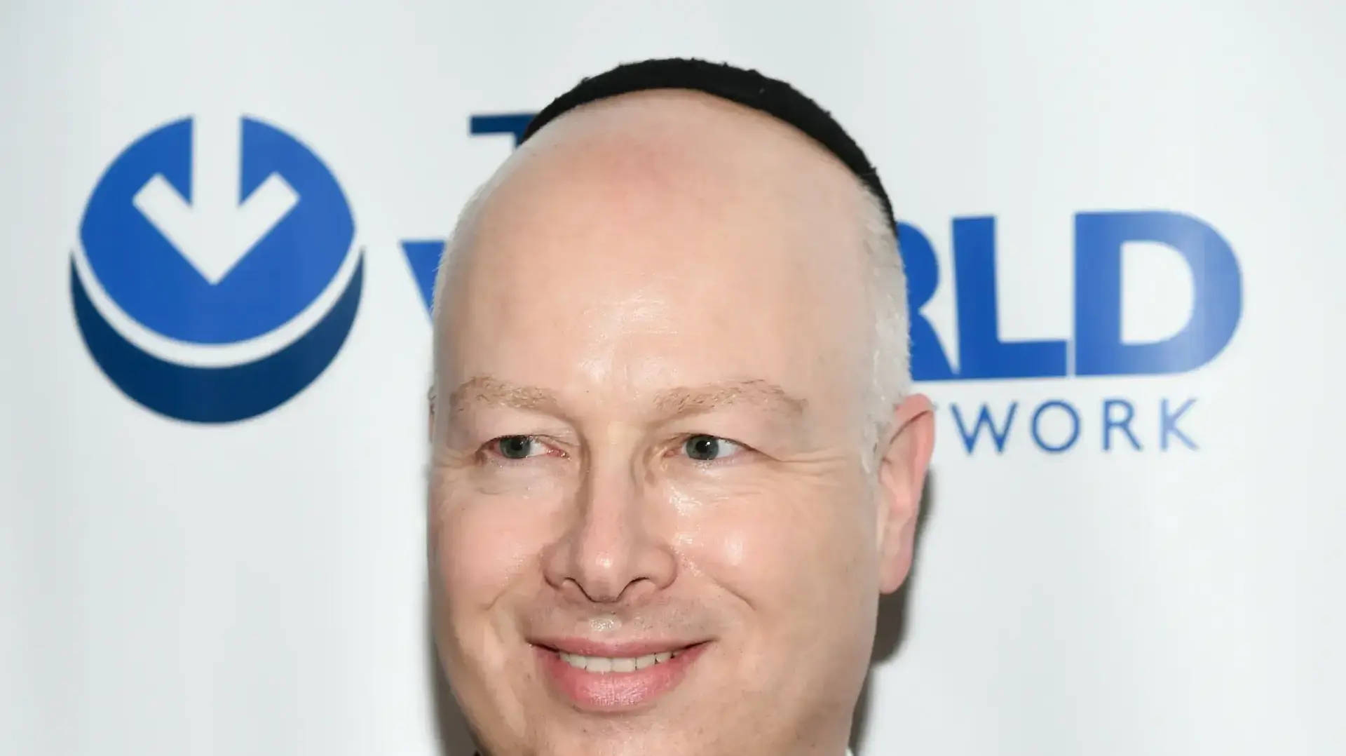 ג'ייסון גרינבלט שליח הנשיא דונלד טראמפ למזרח התיכון בגאלה בניו יורק, מאי 2016 ג'ייסון גרינבלט שליח הנשיא דונלד טראמפ למזרח התיכון בגאלה בניו יורק, מאי 2016