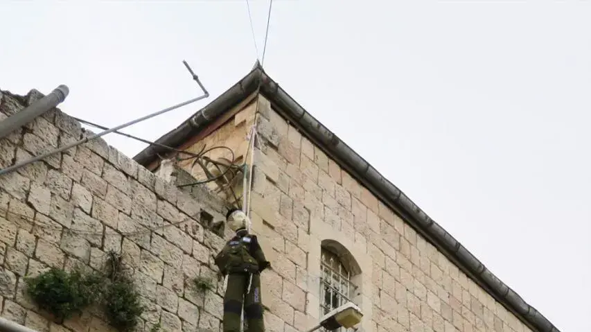 תושבים במאה שערים בירושלים תלו בובות של חיילים חרדים במקום של המן הרשע, 13 במרץ 2017 תושבים במאה שערים בירושלים תלו בובות של חיילים חרדים במקום של המן הרשע, 13 במרץ 2017