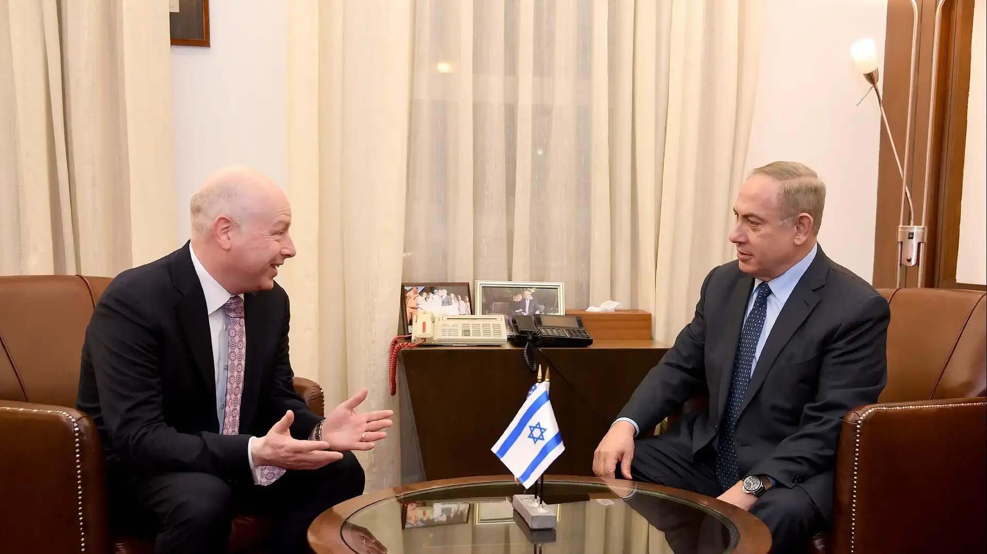 ראש הממשלה בנימין נתניהו ושליח ממשל טראמפ למזרח התיכון ג'ייסון גרינבלט. ירושלים, 13 במרץ 2017 ראש הממשלה בנימין נתניהו ושליח ממשל טראמפ למזרח התיכון ג'ייסון גרינבלט. ירושלים, 13 במרץ 2017