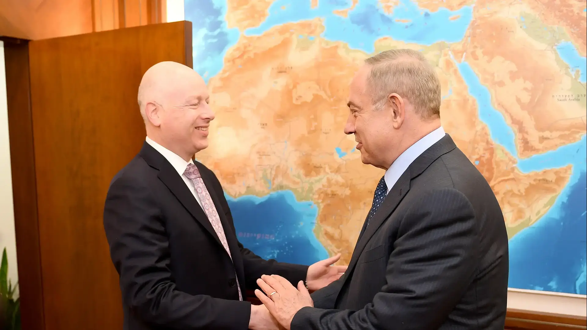 ראש הממשלה בנימין נתניהו ושליח ממשל טראמפ למזרח התיכון ג'ייסון גרינבלט. ירושלים, 13 במרץ 2017 ראש הממשלה בנימין נתניהו ושליח ממשל טראמפ למזרח התיכון ג'ייסון גרינבלט. ירושלים, 13 במרץ 2017