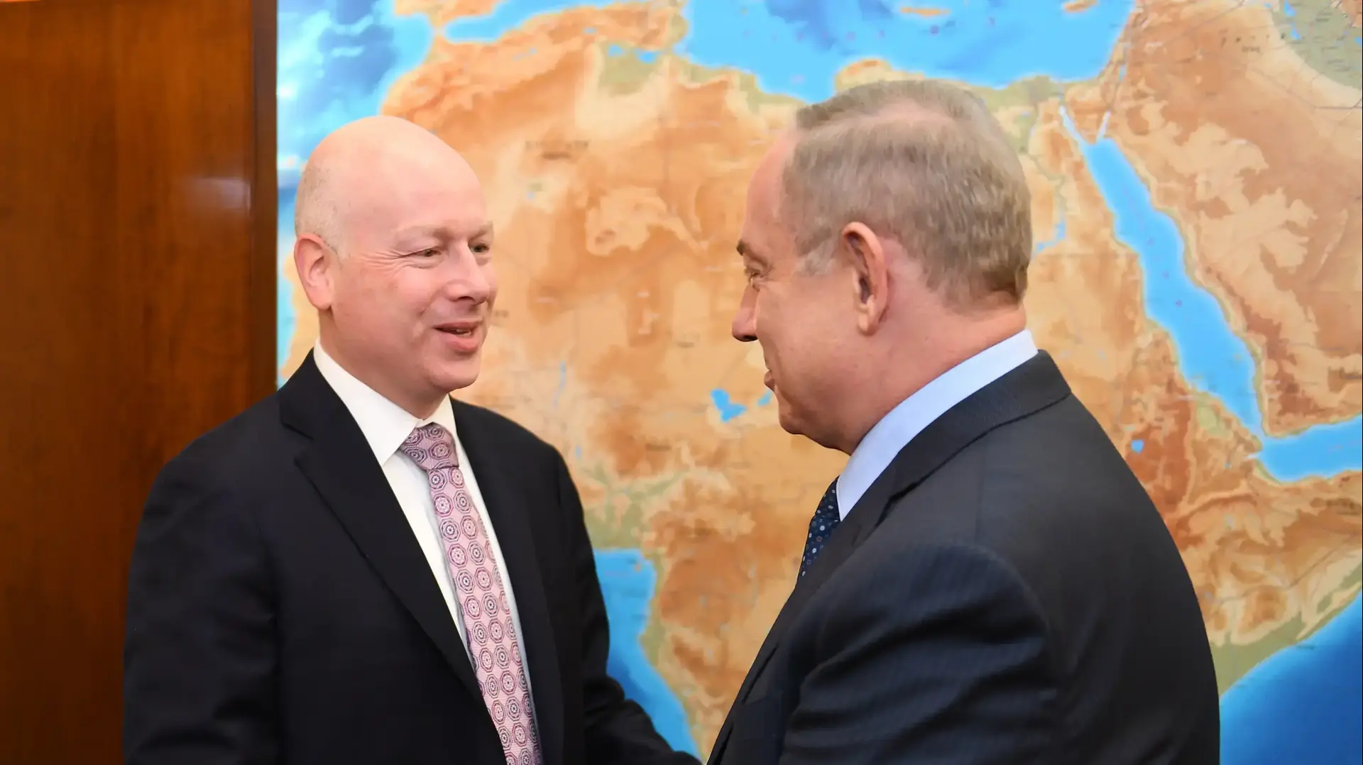 ראש הממשלה בנימין נתניהו ושליח ממשל טראמפ למזרח התיכון ג'ייסון גרינבלט. ירושלים, 13 במרץ 2017 ראש הממשלה בנימין נתניהו ושליח ממשל טראמפ למזרח התיכון ג'ייסון גרינבלט. ירושלים, 13 במרץ 2017