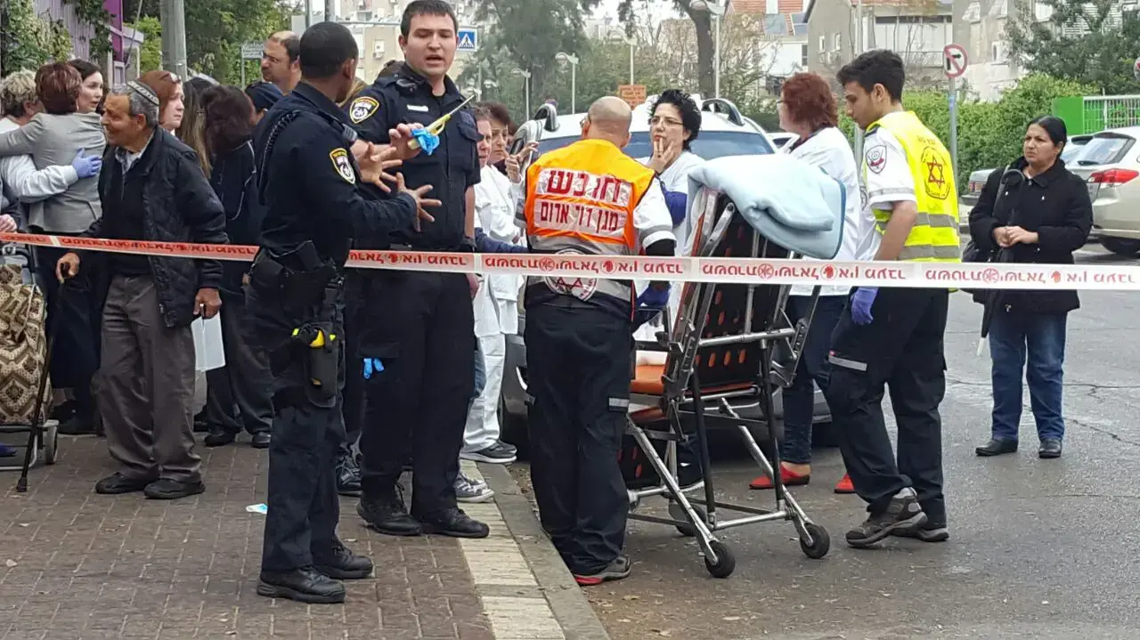 חשד להצתת אחות בקופת חולים כללית בחולון, 14 במרת 2017 חשד להצתת אחות בקופת חולים כללית בחולון, 14 במרת 2017