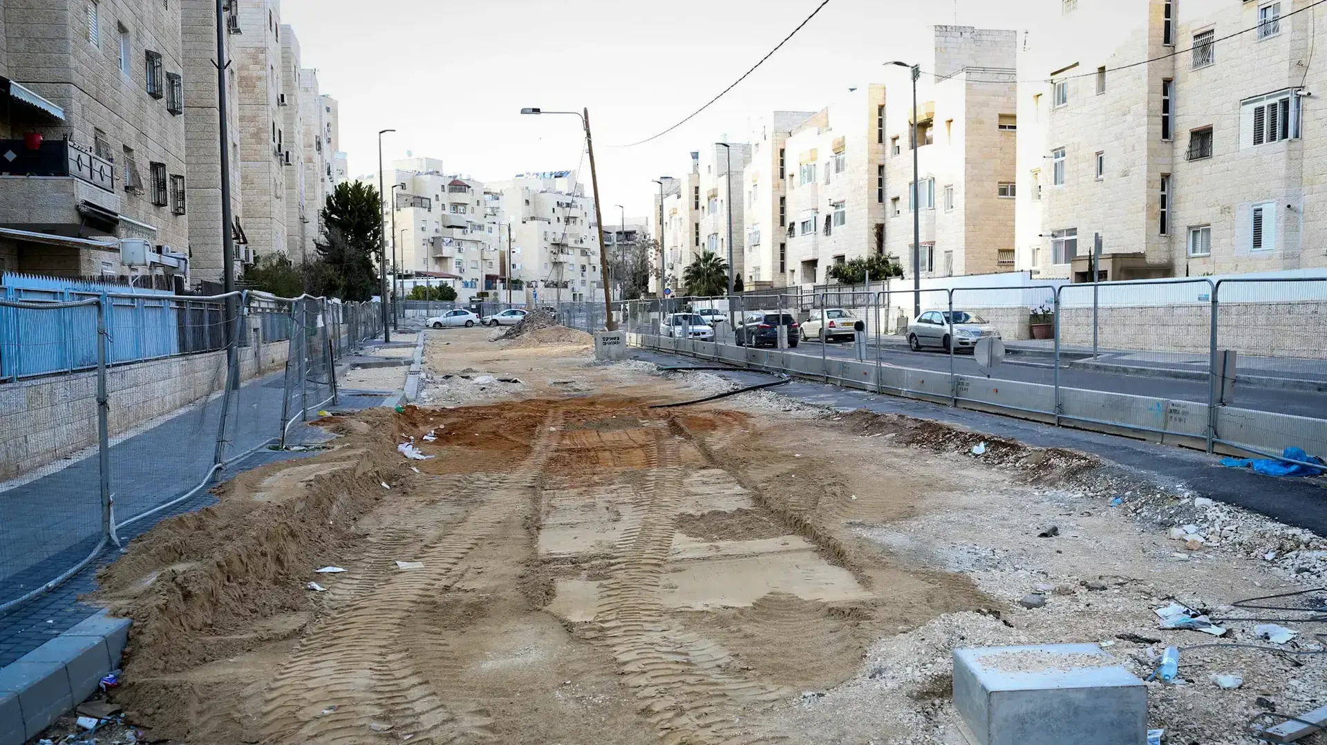 אריק בלעיש נכה המתגורר בשדרות משה דיין בירושלים וחנייתו נלקחה ממנו בשל שיפוצים ברחובו, 16 במרץ 2017 אריק בלעיש נכה המתגורר בשדרות משה דיין בירושלים וחנייתו נלקחה ממנו בשל שיפוצים ברחובו, 16 במרץ 2017