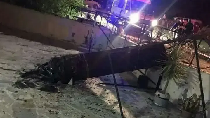 שרידי רקטה שאותרה לכאורה בירדן לאחר תקיפת צה"ל בסוריה, 17 במרץ 2017 שרידי רקטה שאותרה לכאורה בירדן לאחר תקיפת צה"ל בסוריה, 17 במרץ 2017