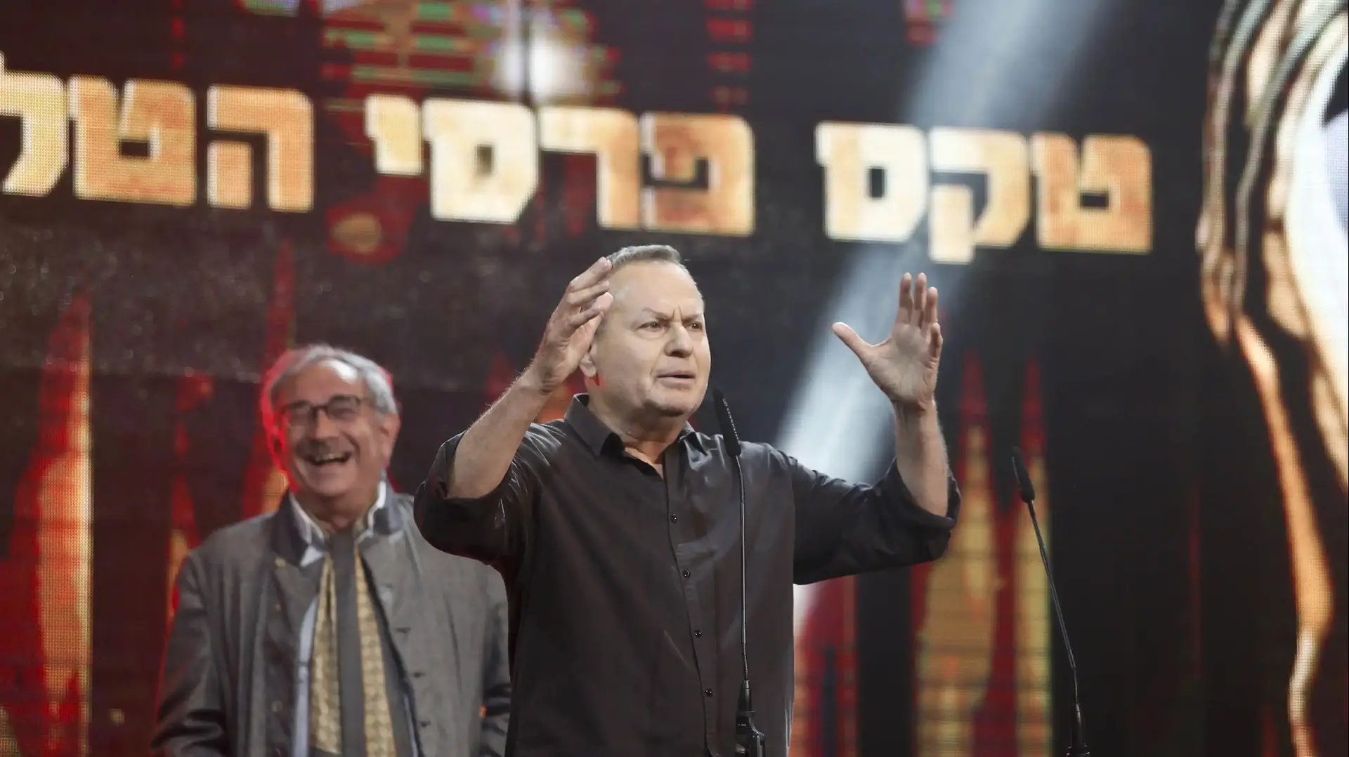 שלמה בראבא זוכה בפרס השחקן הטוב ביותר בסדרת דרמה על תפקידו ב"אורי ואלה" בטקס פרסי הטלוויזיה שלמה בראבא זוכה בפרס השחקן הטוב ביותר בסדרת דרמה על תפקידו ב"אורי ואלה" בטקס פרסי הטלוויזיה