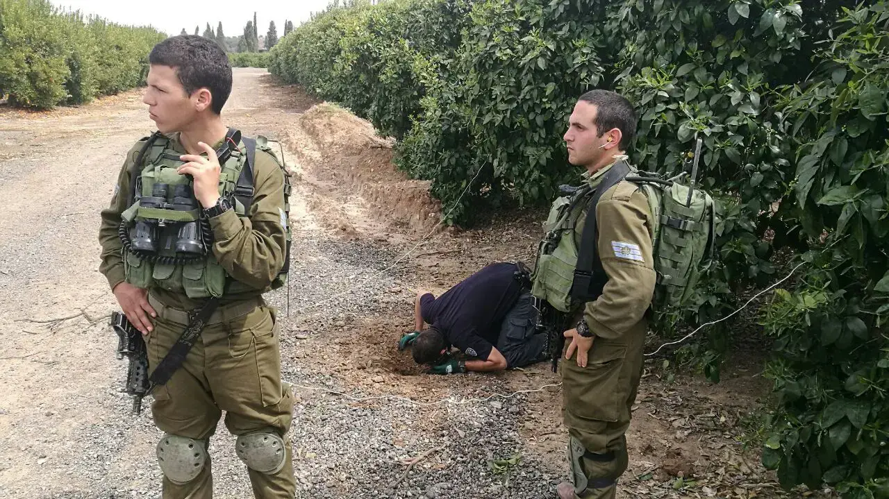 מקום נפילת הרקטה במועצה האזורית חוף אשקלון, 18 במרץ 2017 מקום נפילת הרקטה במועצה האזורית חוף אשקלון, 18 במרץ 2017