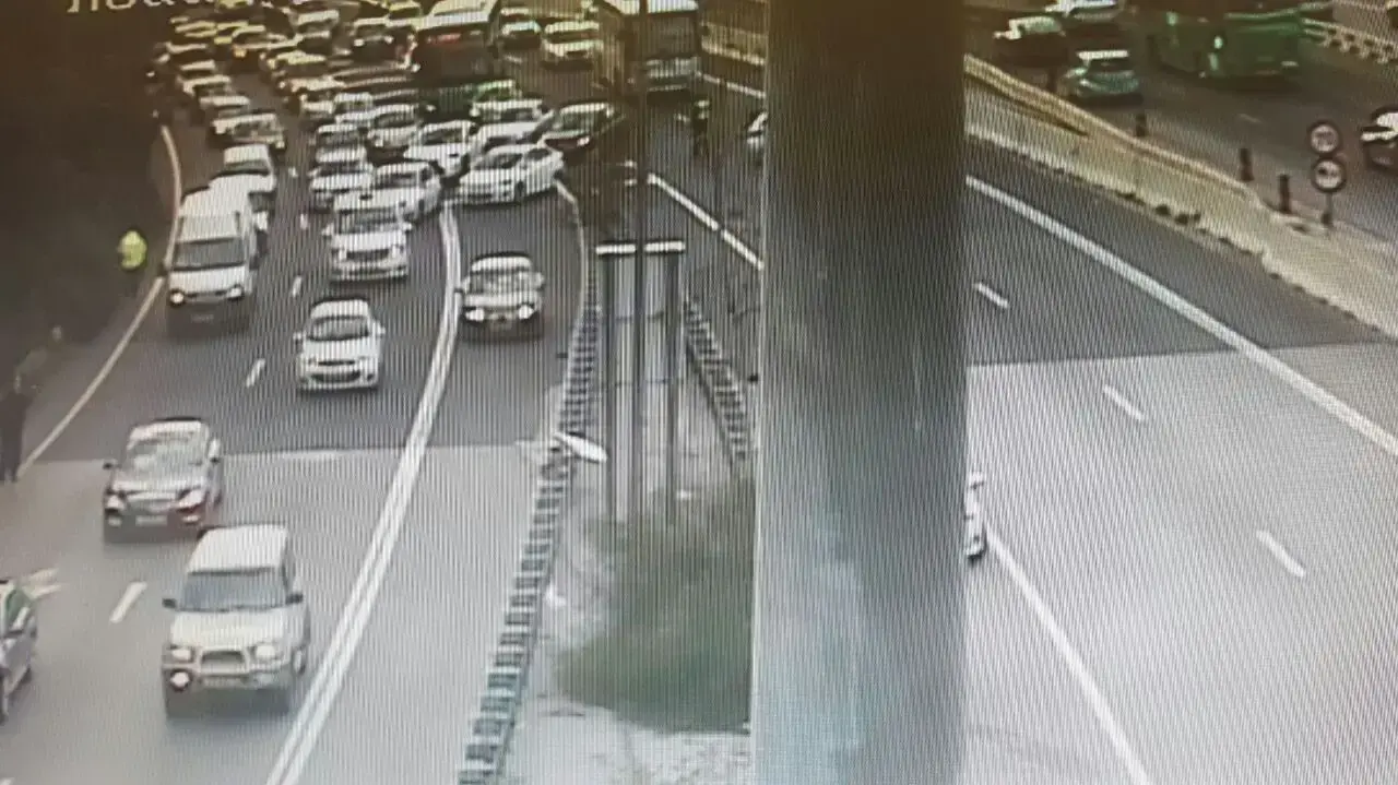 מצלמות אבטחה תיעדו את העומס בכביש 1 עקב הפגנה של חרדים שחסמה את הגישה לירושלים, 20 במרץ 2017 מצלמות אבטחה תיעדו את העומס בכביש 1 עקב הפגנה של חרדים שחסמה את הגישה לירושלים, 20 במרץ 2017