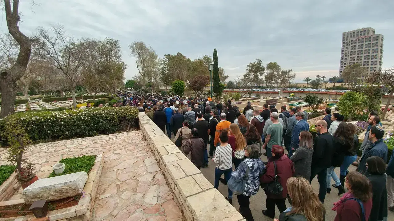 הלוויתו של איש המילואים אלחנן ברזנר בחיפה שהתמוטט ומת בבקעת הירדן, 22 במרץ 2017 הלוויתו של איש המילואים אלחנן ברזנר בחיפה שהתמוטט ומת בבקעת הירדן, 22 במרץ 2017