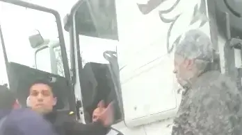 שוטר יס"מ תוקף נהגים פלסטינים בוואדי ג'וז, מזרח ירושלים, 23 במרץ 2017 שוטר יס"מ תוקף נהגים פלסטינים בוואדי ג'וז, מזרח ירושלים, 23 במרץ 2017