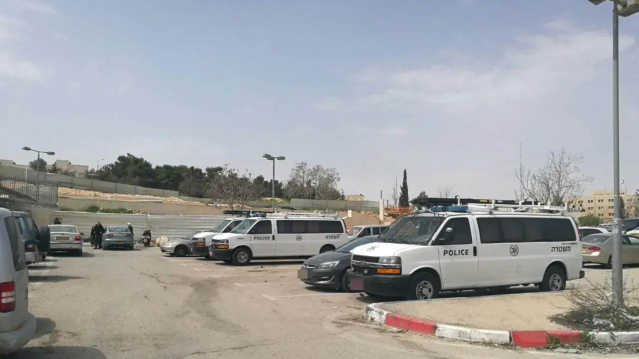 חניון משרד הפנים בו שוטר יס"מ היכה נהג פלסטיני בוואדי ג'וז, מרץ 2017 חניון משרד הפנים בו שוטר יס"מ היכה נהג פלסטיני בוואדי ג'וז, מרץ 2017