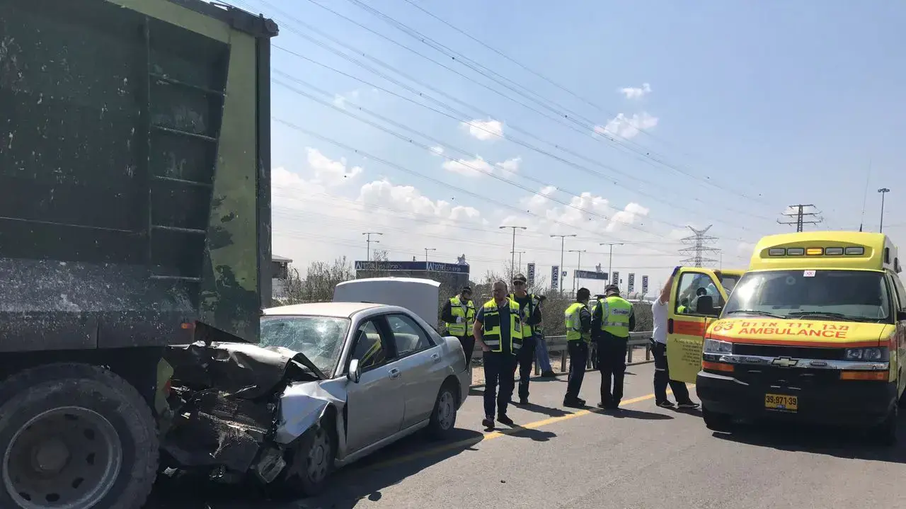 הרוגה ופצוע קשה בתאונה בכביש 4, ליד גן יבנה, 24 במרץ 2017 הרוגה ופצוע קשה בתאונה בכביש 4, ליד גן יבנה, 24 במרץ 2017