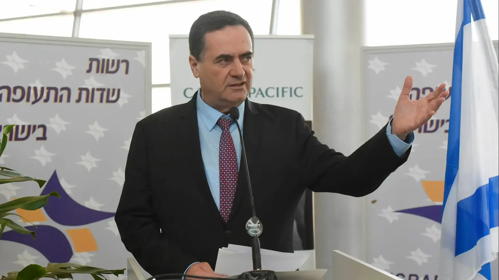 שר התחבורה ישראל כץ במסיבת העיתונאים עם הגעתה של חברת קתאי פסיפיק לישראל, נתב"ג, 26 במרץ 2017 שר התחבורה ישראל כץ במסיבת העיתונאים עם הגעתה של חברת קתאי פסיפיק לישראל, נתב"ג, 26 במרץ 2017