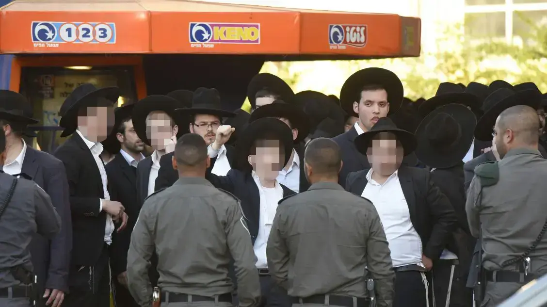 הפגנת חרדים נגד גיוס לצה"ל ומעצר עריקים, בני ברק. מרץ 2017 הפגנת חרדים נגד גיוס לצה"ל ומעצר עריקים, בני ברק. מרץ 2017