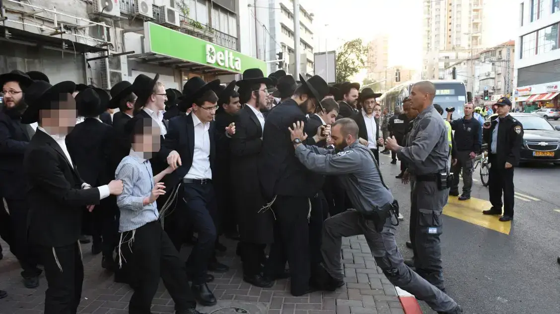 הפגנת חרדים נגד גיוס לצה"ל ומעצר עריקים, בני ברק. מרץ 2017 הפגנת חרדים נגד גיוס לצה"ל ומעצר עריקים, בני ברק. מרץ 2017