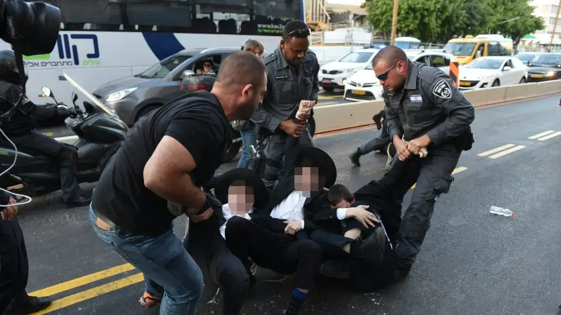 הפגנת חרדים נגד גיוס לצה"ל ומעצר עריקים, בני ברק. מרץ 2017 הפגנת חרדים נגד גיוס לצה"ל ומעצר עריקים, בני ברק. מרץ 2017