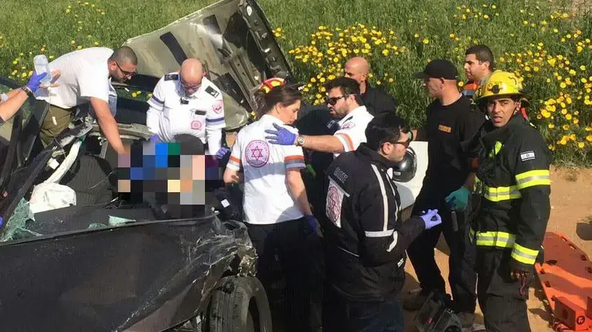 תאונת דרכים בין רכב פרטי למשאית בצומת ניצן בסמוך לאשדוד, מרץ 2017 תאונת דרכים בין רכב פרטי למשאית בצומת ניצן בסמוך לאשדוד, מרץ 2017