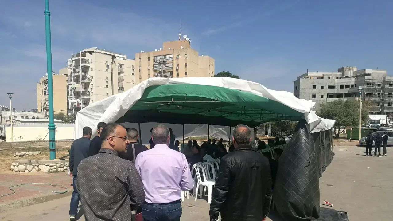 סוכת אבלים בבית משפחת אלגברין בלוד. 28 במרץ 2017 סוכת אבלים בבית משפחת אלגברין בלוד. 28 במרץ 2017