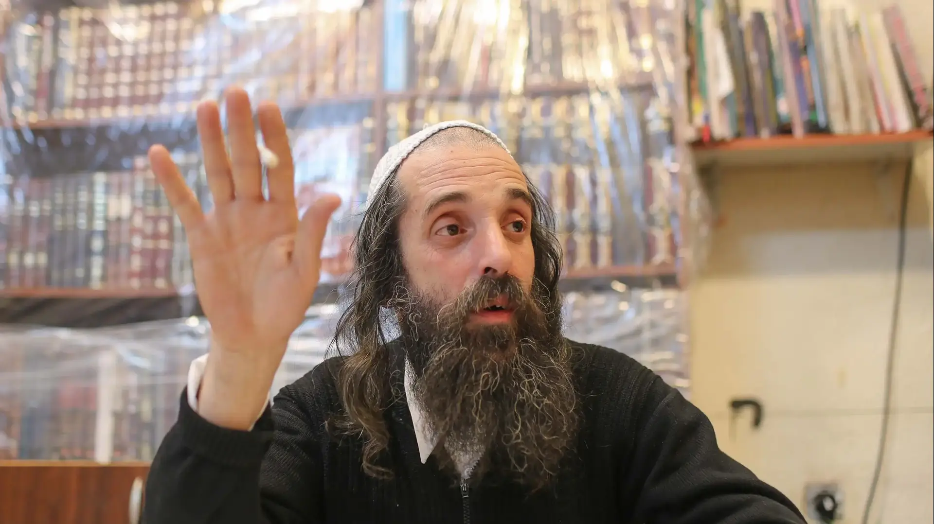 יואליש קרוייס תושב שכונת מאה שערים המכונה קצין המבצעים של העדה החרדית, ירושלים, 28 במרץ 2017 יואליש קרוייס תושב שכונת מאה שערים המכונה קצין המבצעים של העדה החרדית, ירושלים, 28 במרץ 2017