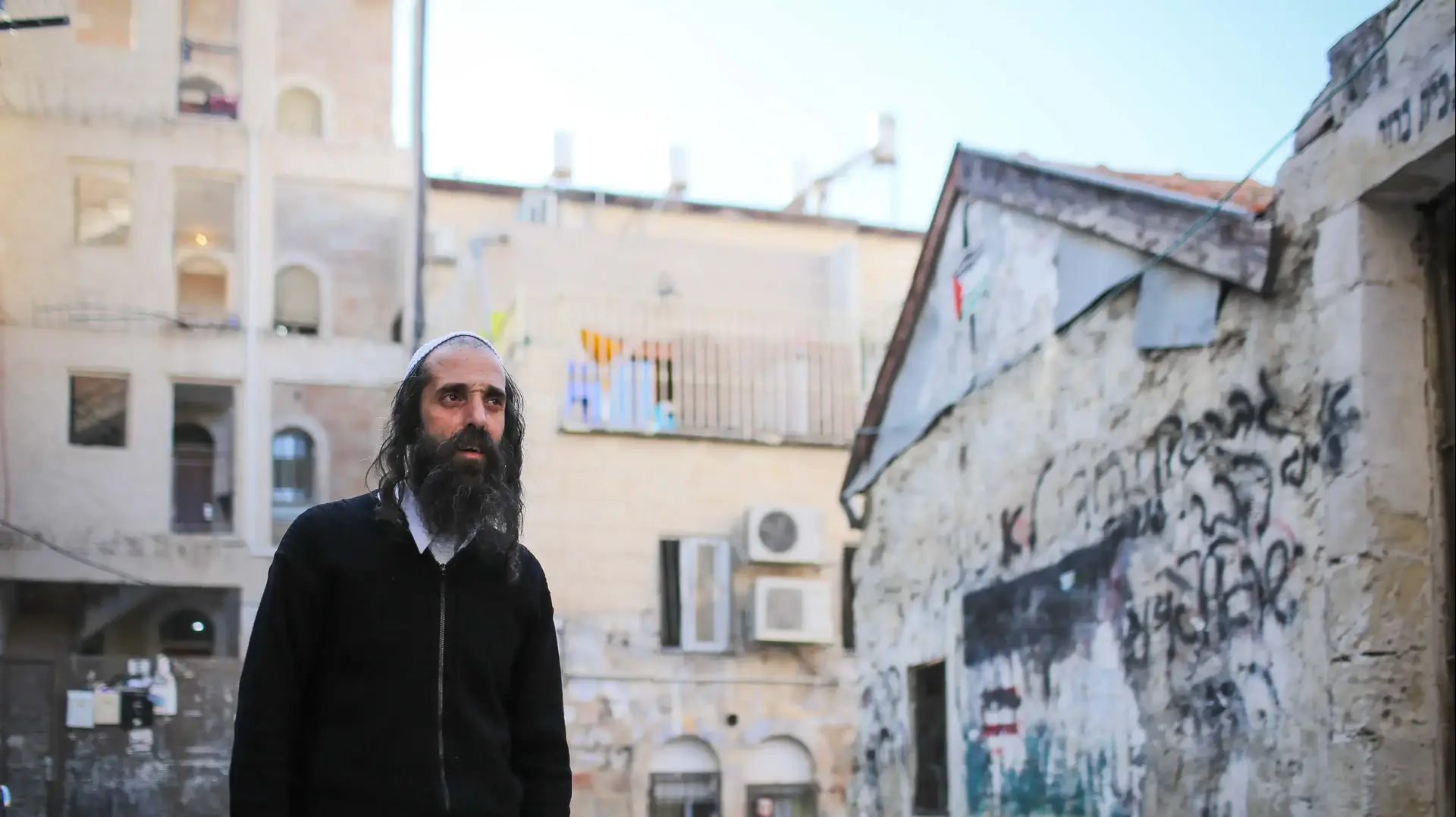 יואליש קרוייס תושב שכונת מאה שערים המכונה קצין המבצעים של העדה החרדית, ירושלים, 28 במרץ 2017