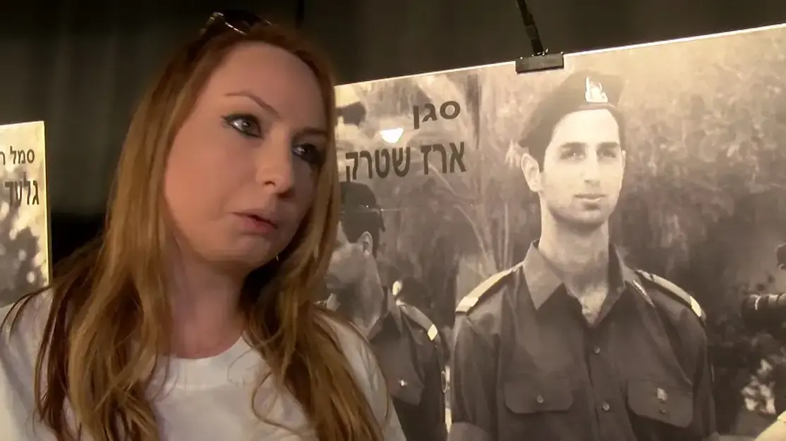 מיצג הנצחת חללי אסון המסוקים בכיכר רבין בתל אביב מיצג הנצחת חללי אסון המסוקים בכיכר רבין בתל אביב