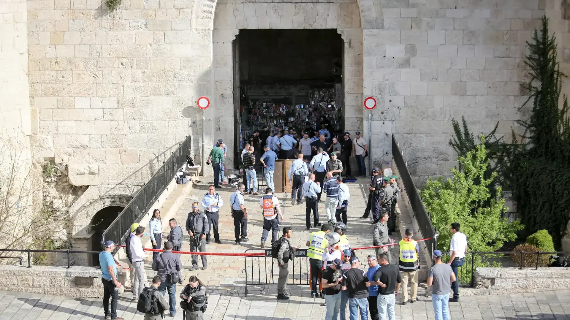 ניסיון פיגוע של מחבלת בשער שכם, ירושלים, 29 במרץ 2017 ניסיון פיגוע של מחבלת בשער שכם, ירושלים, 29 במרץ 2017