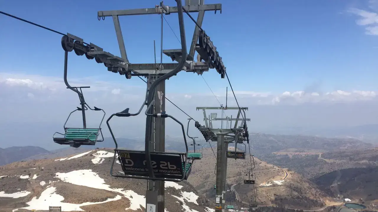 שלג קל ירד במפלס העליון באתר החרמון, 1 באפריל 2017 שלג קל ירד במפלס העליון באתר החרמון, 1 באפריל 2017
