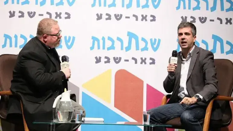שר הכלכלה אלי כהן: "התאגיד לא מעניין את העם" שר הכלכלה אלי כהן: "התאגיד לא מעניין את העם"