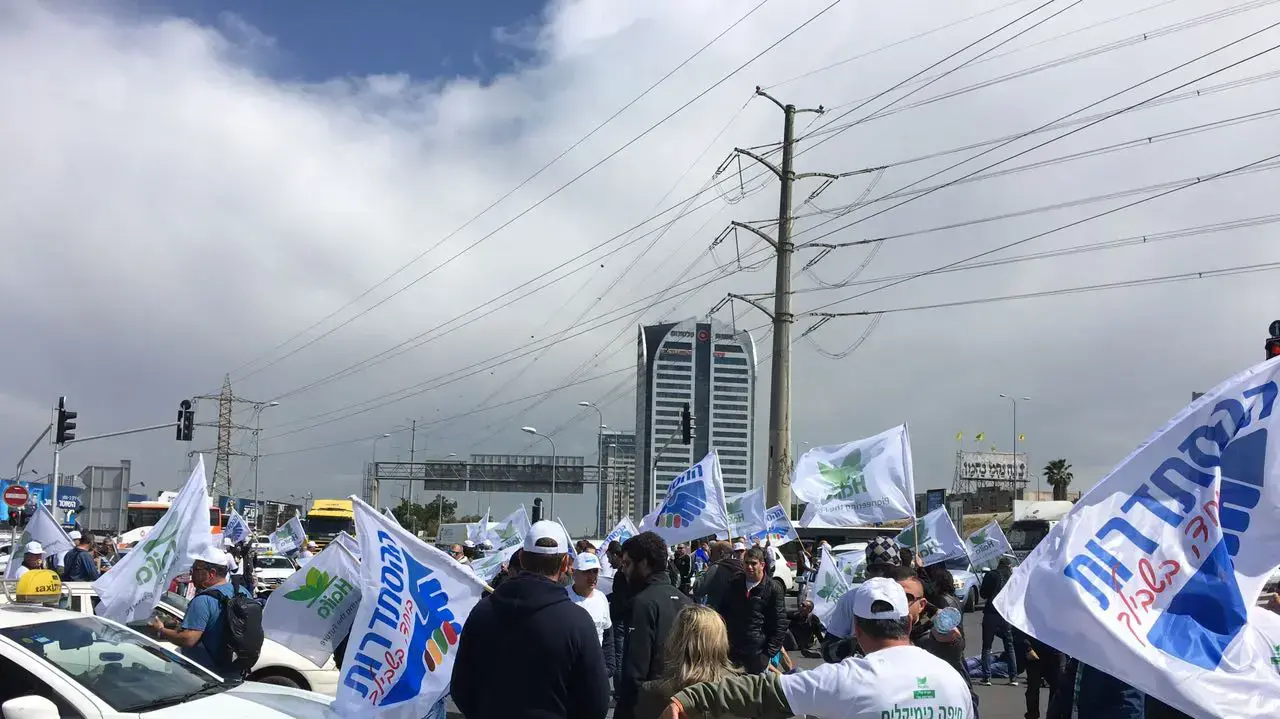 עובדי חיפה כימיקלים חוסמים את צומת גהה, 2 באפריל 2017