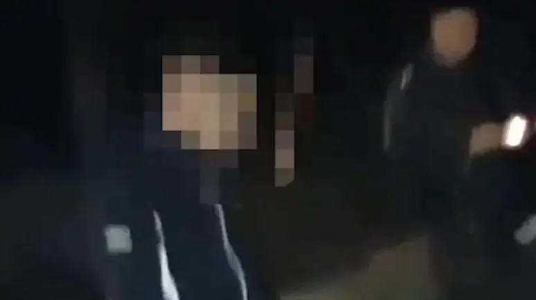 סוכן סמוי שהופעל בקריית גת ושדרות, הביא היום לפנות בוקר למעצרם של 21 חשודים בעבירות אלימות קשה, סחר בסמים מסוכנים ושימוש באמצעי לחימה סוכן סמוי שהופעל בקריית גת ושדרות, הביא היום לפנות בוקר למעצרם של 21 חשודים בעבירות אלימות קשה, סחר בסמים מסוכנים ושימוש באמצעי לחימה