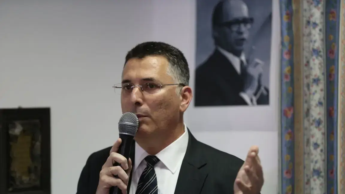 מסיבת עיתונאים של גדעון סהר בו מצהיר כי שב לפוליטיקה סניף הליכוד עכו, 3 באפריל 2017 מסיבת עיתונאים של גדעון סהר בו מצהיר כי שב לפוליטיקה סניף הליכוד עכו, 3 באפריל 2017