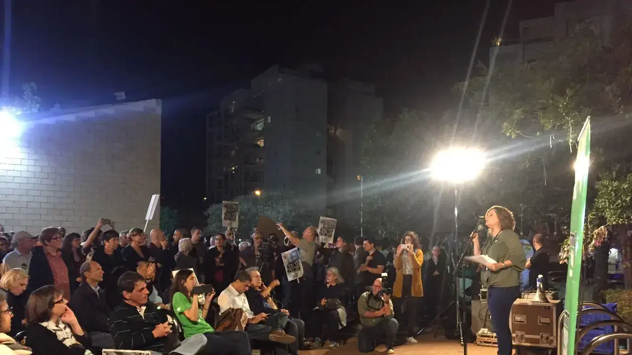 הפגנת ארגון "שוברים שתיקה" ומפלגת מרצ נגד מירי רגב וארגון להב"ה, קריית אונו, 4 באפריל 2017 הפגנת ארגון "שוברים שתיקה" ומפלגת מרצ נגד מירי רגב וארגון להב"ה, קריית אונו, 4 באפריל 2017