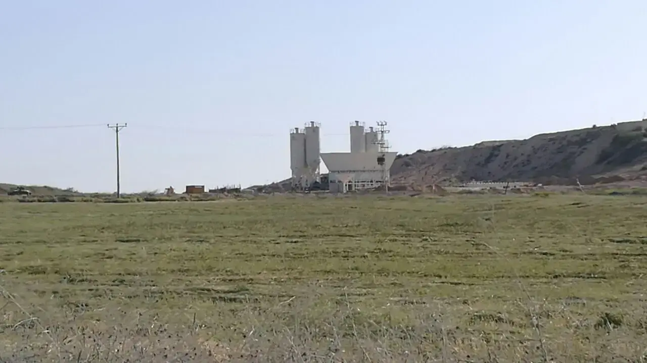 מפעל בטון שהוקם ע"י צה"ל בגבול עזה על מנת להוות מכשול מול המנהרות. 5 באפריל 2017 מפעל בטון שהוקם ע"י צה"ל בגבול עזה על מנת להוות מכשול מול המנהרות. 5 באפריל 2017