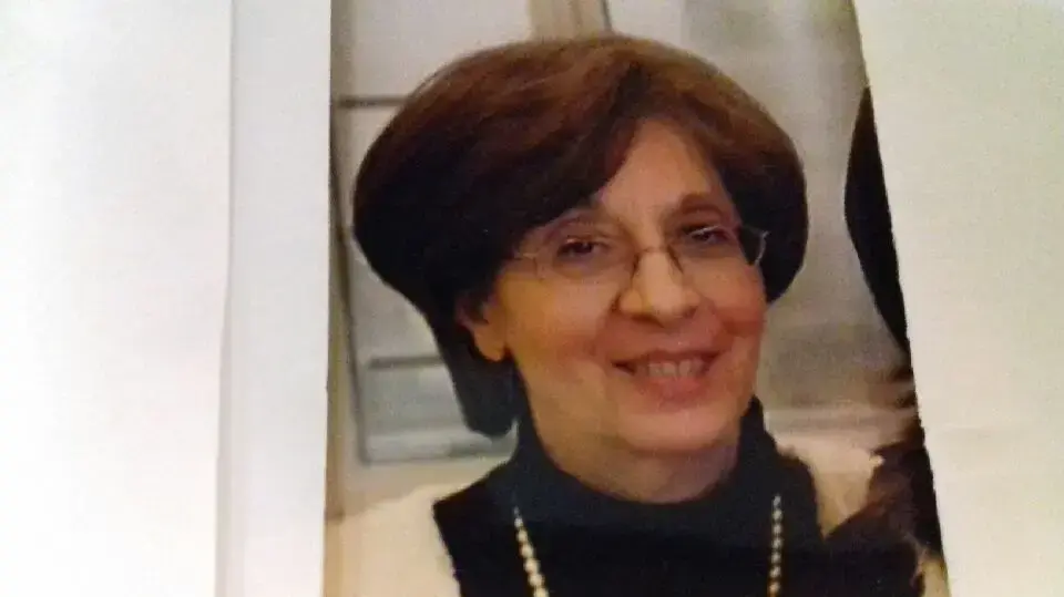 הנרצחת החרדית שרה לוסי חלימי הי"ד שנרצחה בפיגוע טרור ברובע ה?11 בפריז, צרפת 6 באפריל 2017 הנרצחת החרדית שרה לוסי חלימי הי"ד שנרצחה בפיגוע טרור ברובע ה?11 בפריז, צרפת 6 באפריל 2017