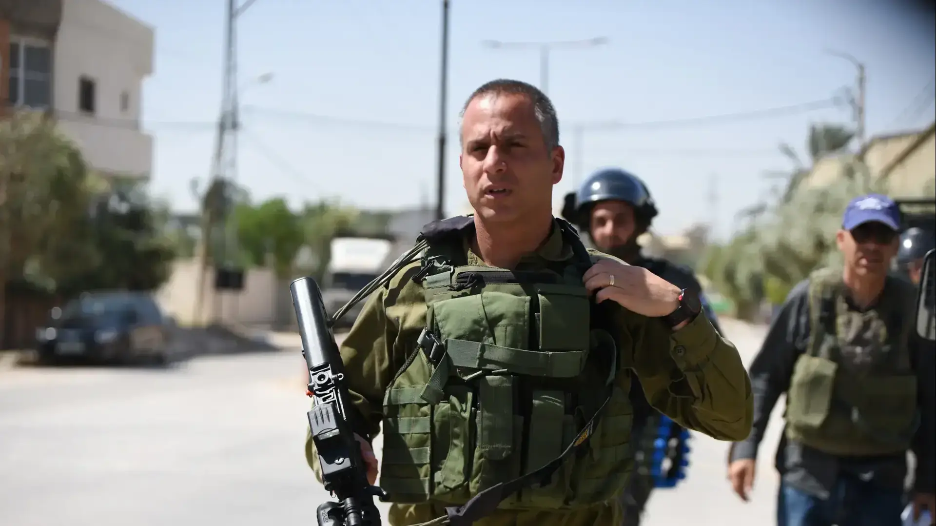 מפקד החטיבה המרחבית אפרים בסיור בגזרה יחד עם חיילים, 15 שנה לאחר מבצע חומת מגן, אפריל 2017 מפקד החטיבה המרחבית אפרים בסיור בגזרה יחד עם חיילים, 15 שנה לאחר מבצע חומת מגן, אפריל 2017