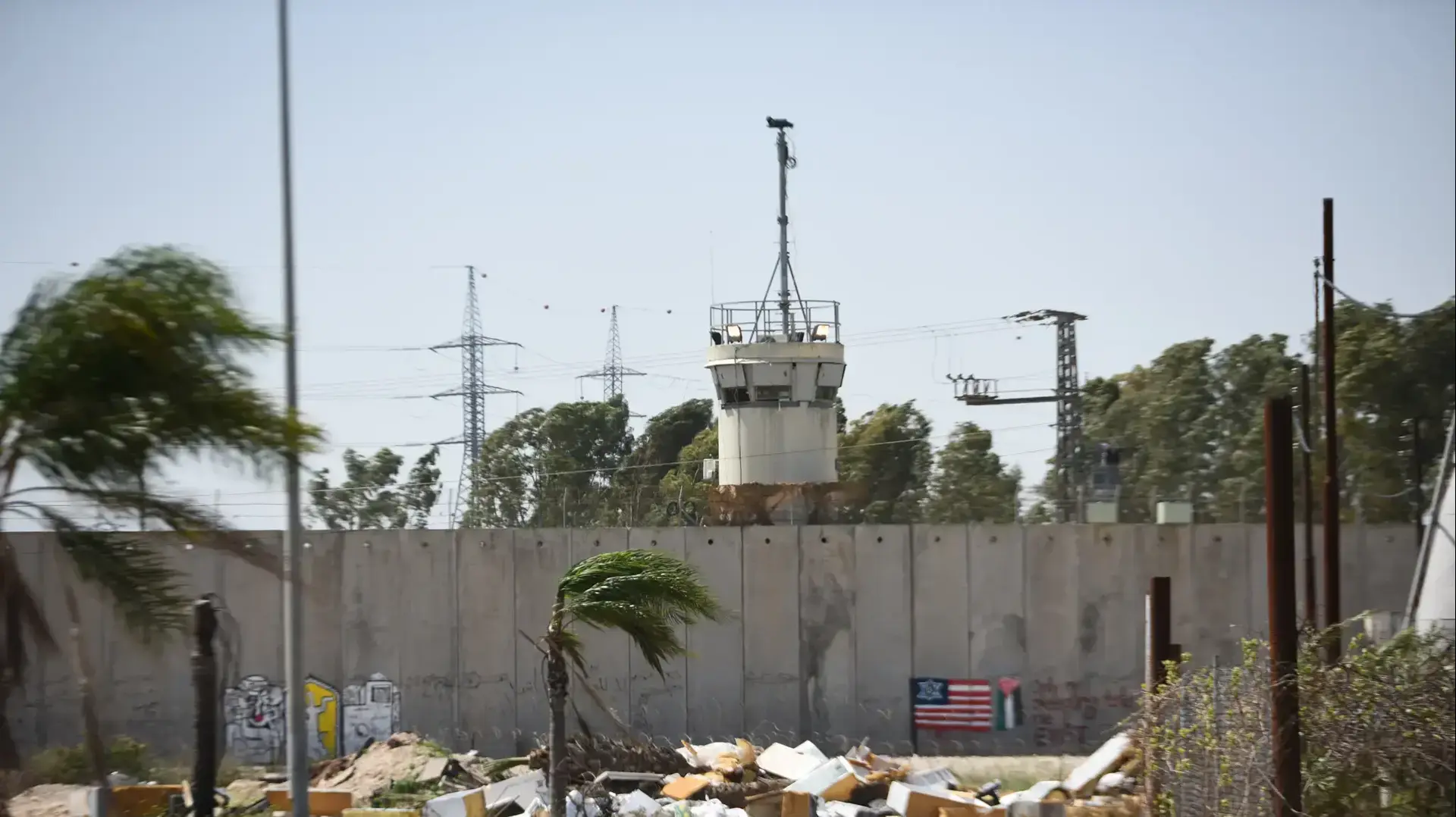 מפקד החטיבה המרחבית אפרים בסיור בגזרה יחד עם חיילים, 15 שנה לאחר מבצע חומת מגן, אפריל 2017 מפקד החטיבה המרחבית אפרים בסיור בגזרה יחד עם חיילים, 15 שנה לאחר מבצע חומת מגן, אפריל 2017