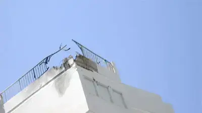 המרפסת  בקומה ארבע בנהריה הירוקה בה ההרוגה הראשונה מתחילת המלחמה יצאה לשתות קפה  (אלירן ויצמן)