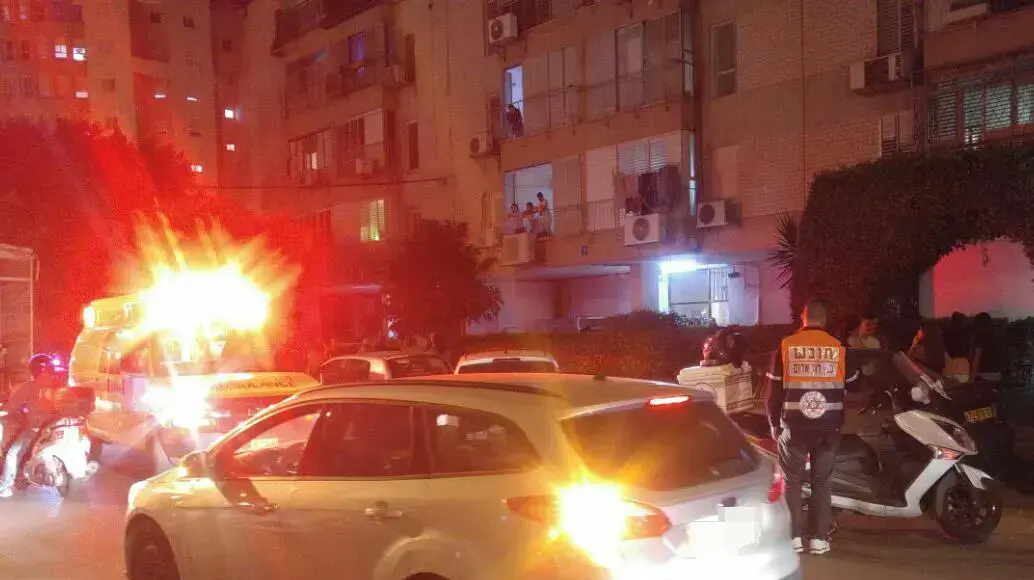 הזירה בתל אביב שבה נמצא ילד ללא רוח חיים 6 באפריל 2017 הזירה בתל אביב שבה נמצא ילד ללא רוח חיים 6 באפריל 2017