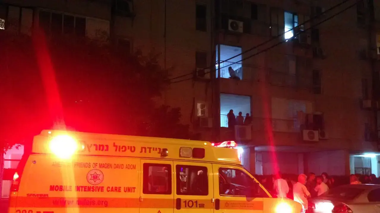 הזירה בתל אביב שבה נמצא ילד ללא רוח חיים 6 באפריל 2017