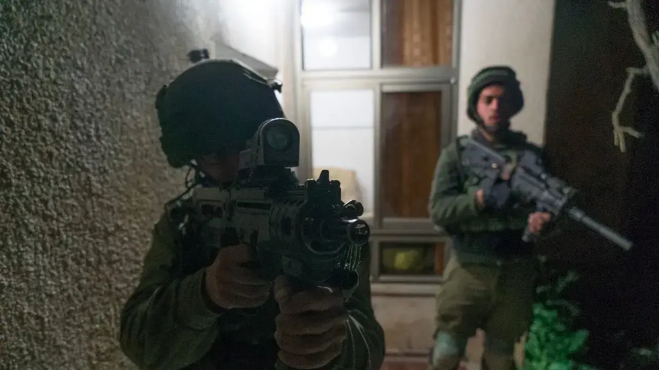 כוחות הבטחון במבצע בכפר סילוואד, ממנו הגיע המחבל שביצע את פיגוע הדריסה בצומת עופרה 7 באפריל 2017