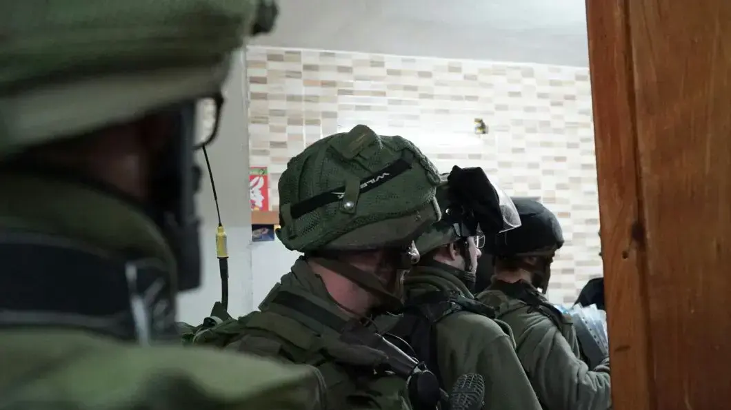 כוחות הבטחון במבצע בכפר סילוואד, ממנו הגיע המחבל שביצע את פיגוע הדריסה בצומת עופרה 7 באפריל 2017 כוחות הבטחון במבצע בכפר סילוואד, ממנו הגיע המחבל שביצע את פיגוע הדריסה בצומת עופרה 7 באפריל 2017