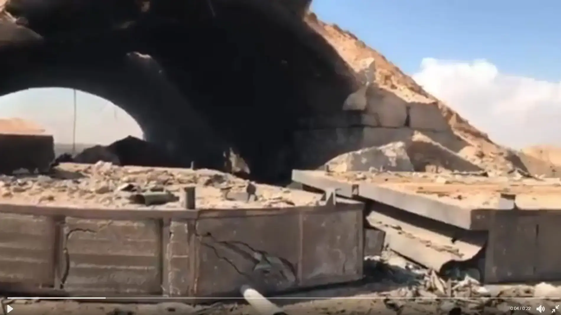 בסיס חיל האוויר הסורי לאחר התקיפה האמריקנית, 7 באפריל בסיס חיל האוויר הסורי לאחר התקיפה האמריקנית, 7 באפריל