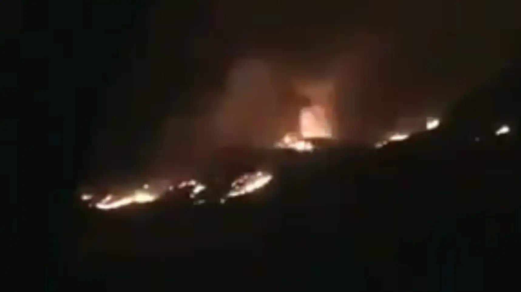 בסיס החל האוויר הסורי בזמן התקיפה האמריקאנית בסיס החל האוויר הסורי בזמן התקיפה האמריקאנית