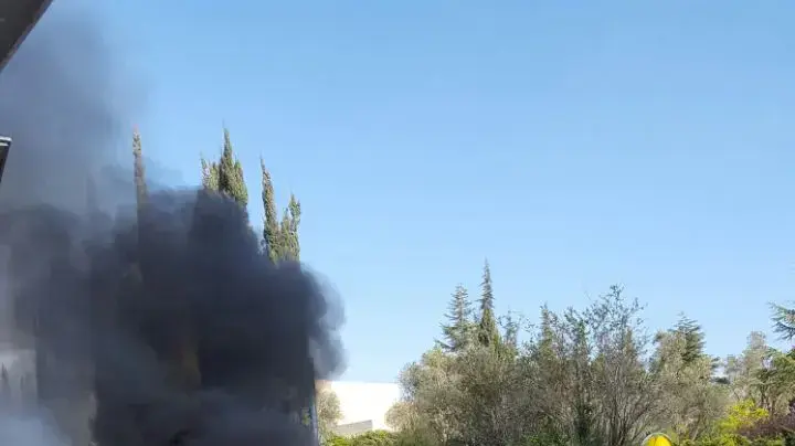 מכונית שעלתה באש בשדרות יצחק רבין בירושלים, אפריל 2017 מכונית שעלתה באש בשדרות יצחק רבין בירושלים, אפריל 2017