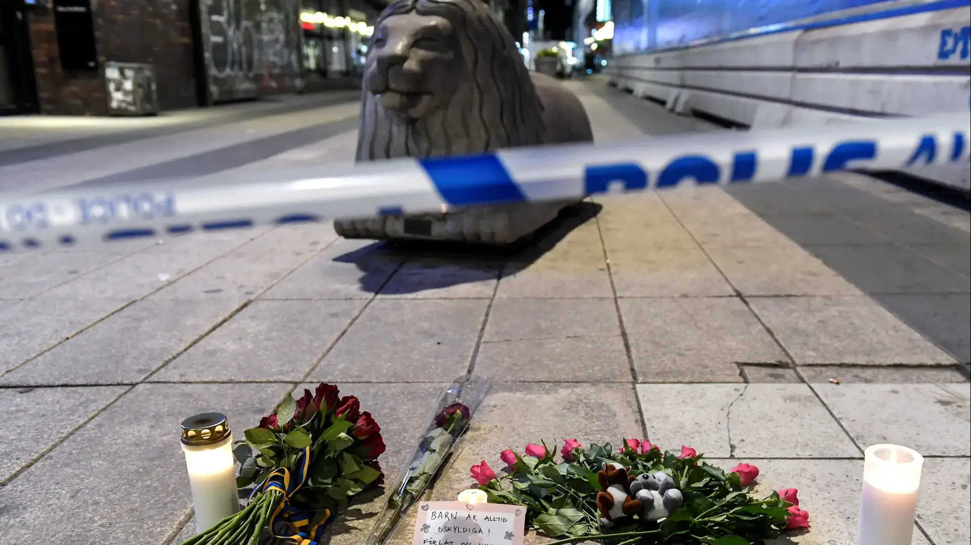 זירת פיגוע הדריסה בשטוקהולם, שבדיה, 8 באפריל 2017 זירת פיגוע הדריסה בשטוקהולם, שבדיה, 8 באפריל 2017