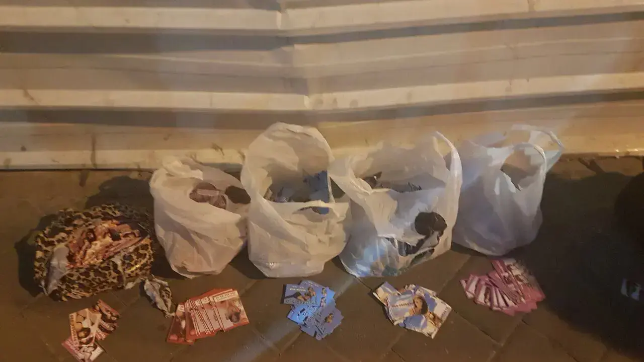 איסוף כרטיסי זנות תל אביב, 9 באפריל 2017 איסוף כרטיסי זנות תל אביב, 9 באפריל 2017
