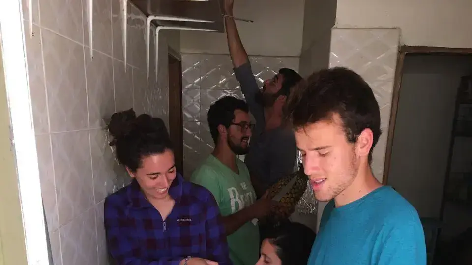 הכנות לליל הסדר במרכז של פרויקט תן של הסוכנות היהודית באוגנדה, אפריל 2017 הכנות לליל הסדר במרכז של פרויקט תן של הסוכנות היהודית באוגנדה, אפריל 2017