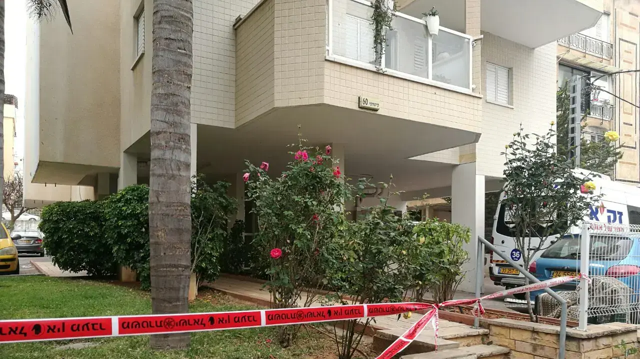 זירת השריפה שבה נספה הקשיש בפתח תקווה, 12 באפריל 2017