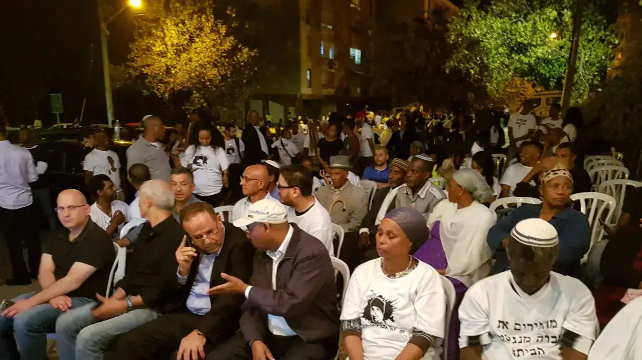 צעדה למען החזרתו של אברה מנגיסטו הערב באשקלון, 12 באפריל 2017 צעדה למען החזרתו של אברה מנגיסטו הערב באשקלון, 12 באפריל 2017