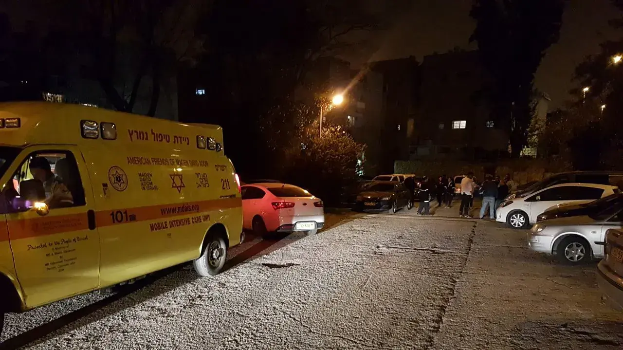 גופת גבר כבן 60 עם סימני אלימות נמצאה בדירה בשכונת ארמון הנציב בירושלים, 13 באפריל 2017 גופת גבר כבן 60 עם סימני אלימות נמצאה בדירה בשכונת ארמון הנציב בירושלים, 13 באפריל 2017