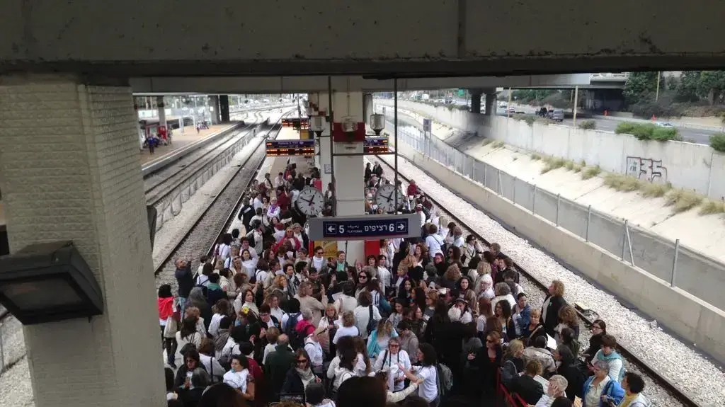 קבוצת "נשים עושות שלום" קיימו עצרת למען התנעת הליך מדיני, אפריל 2017 קבוצת "נשים עושות שלום" קיימו עצרת למען התנעת הליך מדיני, אפריל 2017